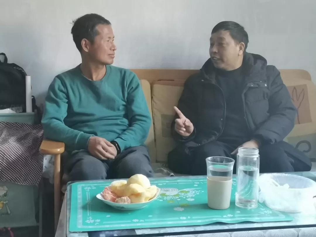 公司,工會(huì)組織,春節(jié),慰問(wèn),困難,職工,活動(dòng),1月, . 公司工會(huì)組織春節(jié)慰問(wèn)困難職工活動(dòng)