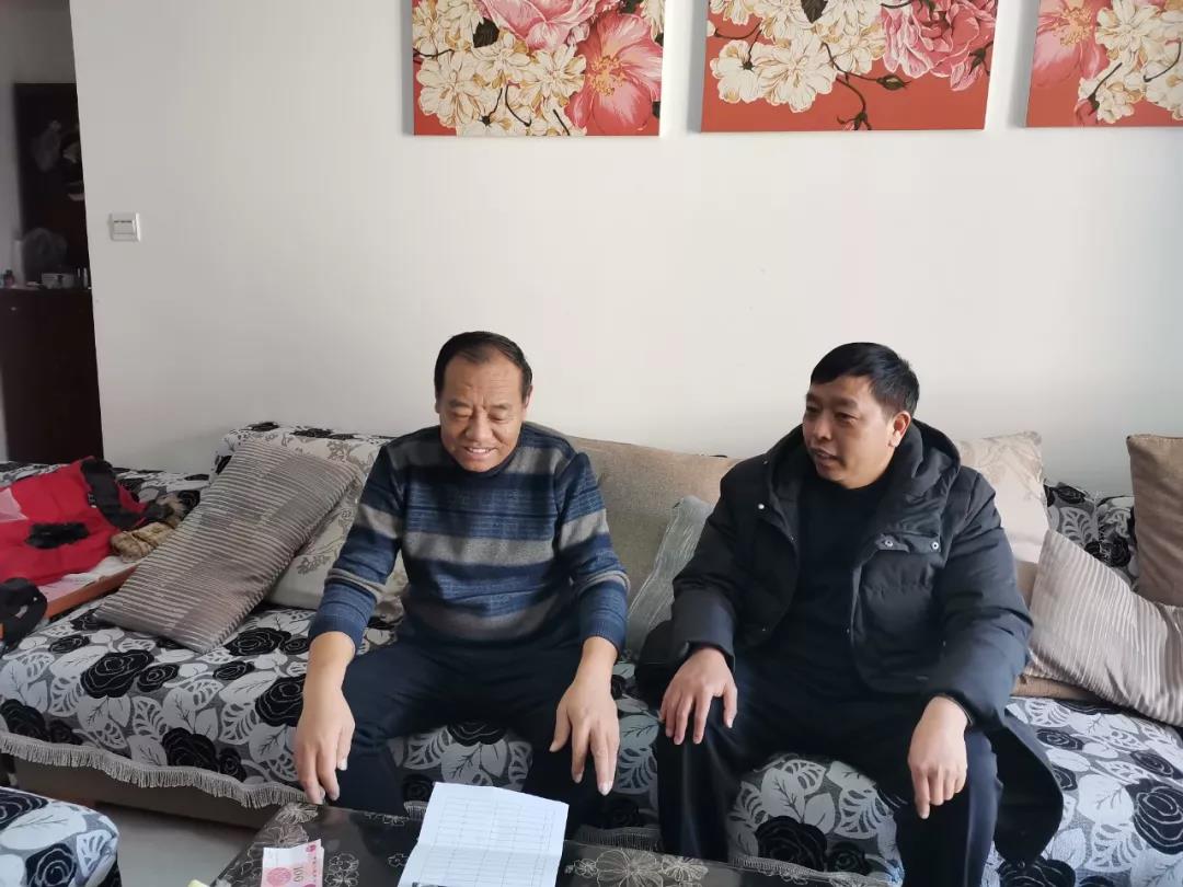 公司,工會(huì)組織,春節(jié),慰問(wèn),困難,職工,活動(dòng),1月, . 公司工會(huì)組織春節(jié)慰問(wèn)困難職工活動(dòng)