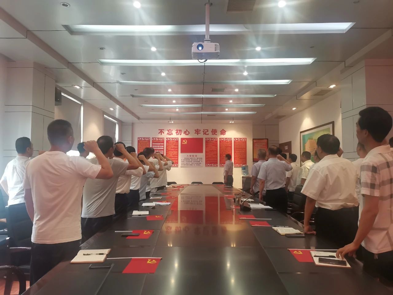集團(tuán)公司,組織,干部,職工,收看,慶祝,百年,恰, . 集團(tuán)公司組織干部職工收看慶祝中國(guó)共產(chǎn)黨成立100周年大會(huì)
